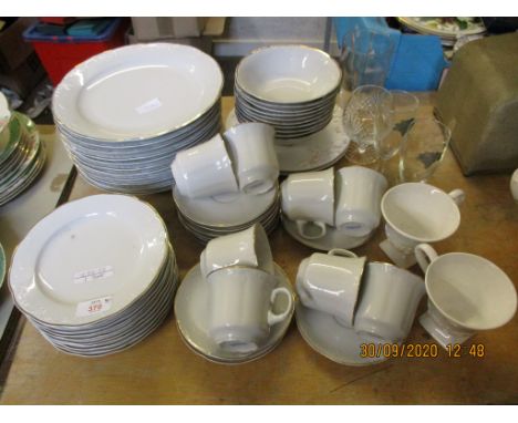 PORCELAIN PART TEA SERVICE AND DINNER SERVICE INCLUDING SIX CUPS AND SAUCERS