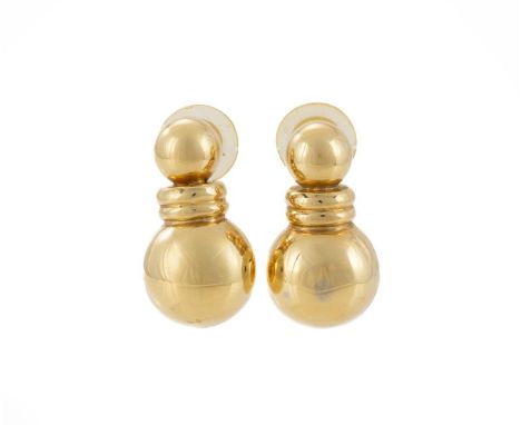 KIKI MCDONOUGH, A PAIR OF 18 CARAT GOLD DOUBLE ORB EARRINGS  BIRMINGHAM POSSIBLY 1990  The polished graduated orbs with reede