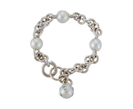 A SOUTH SEA CULTURED PEARL AND DIAMOND BRACELET  The belcher link bracelet with South Sea cultured pearl spacers, to a cultur