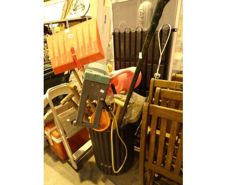 Quantity of garden tools