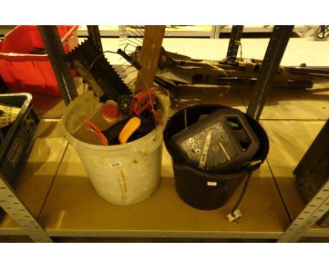 Quantity of mixed tools