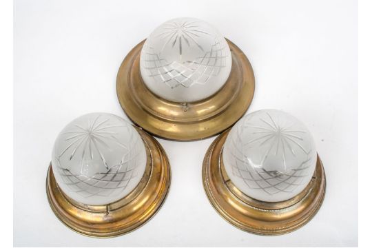 Plafoniere In Ottone : Tre plafoniere in ottone con bocce vetro primi misure