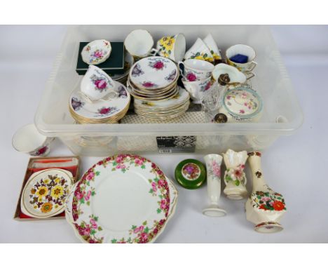 Mixed ceramics to include Carlton Ware, Minton, Royal Worcester, Royal Albert and other, part boxed. [W]

NOTE: THIS LOT IS N