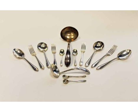 CANTEEN OF GEORGE V SILVER FLATWARE
maker Robert Stewart, Sheffield 1933, pointed thread pattern, comprising six table spoons