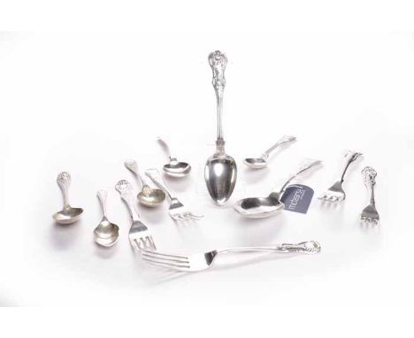 LOT OF LATE GEORGIAN/VICTORIAN SCOTTISH SILVER FLATWARE
Kings and Queens pattern, comprising a table spoon, a table fork, thr