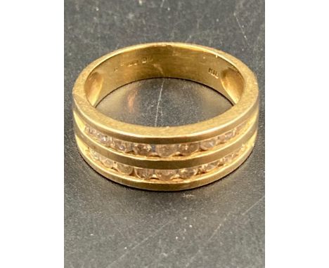 An18ct gold double band diamond ring Size O 5.7g