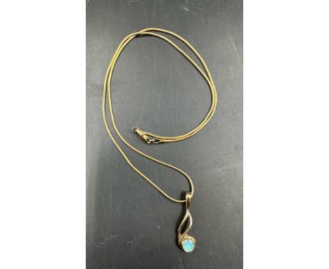 An Opal pendant on 9ct gold necklace (Approximate Total Weight 4.5g)