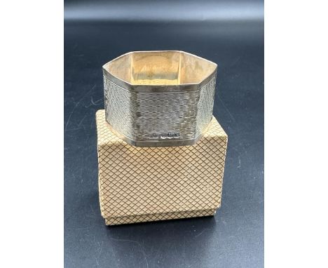 A single silver boxed napkin ring by hallmarked for Sheffield 1965 by Viner's Ltd