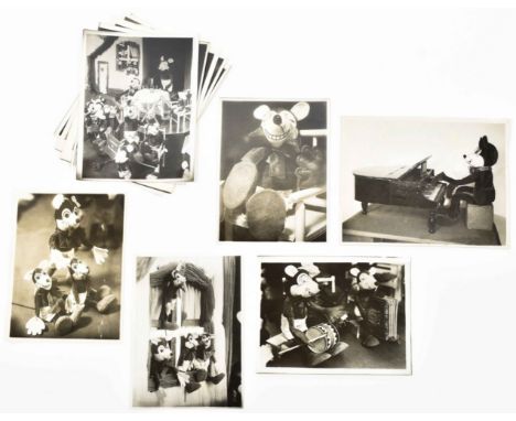 1931. 23 x 18 cm. From a puppet show of Mickey Mouse called "Familienfest der Miky-Mäuschen". All w. copyright stamps and des