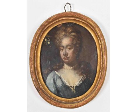 Ca. 18th cent. 10 x 8 cm (oval). Oil on copper, in the orig. gilt wooden frame.A few sm. flakes of paint lacking in margins. 
