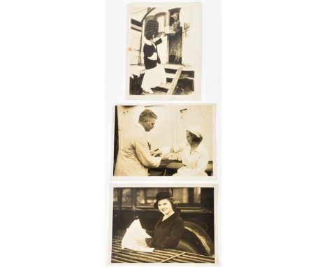 1931. 23.5 x 18 cm. On the tiger trainer Cilly Heyderich, made to accompany an article on the famous dompteuse. Willi Ruge wa
