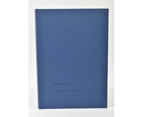 Arnhem/Middelburg, Brummense uitgeverij van Luxe Werkjes / Kunstinformatiecentrum, 1975. Hardcover, 30 x 21 x 2 cm, 90 pp. Li