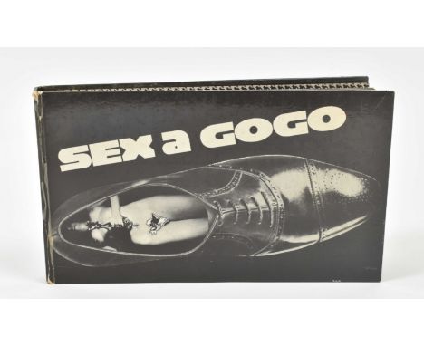 Walter Steevensz, Sanne Sannes. First edition, De Bezige Bij, Amsterdam, 1969. Minor wear to the edges. Added: Meesters der f