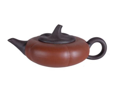  A Chinese Yixing teapot and cover,   20th century, 17cm from tip of spout to handle 