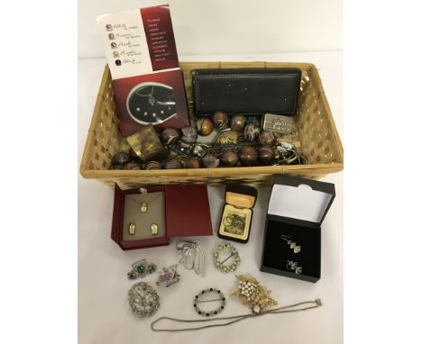 A collection of vintage costume jewellery. To include brooches, pendants, necklaces and a silver box chain. 