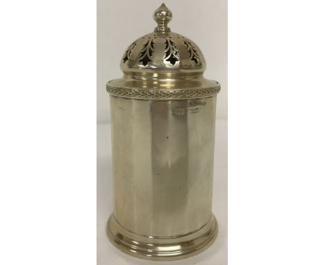 A Mappin and Webb silver sugar sifter with bead decoration to top edge and finial to top. Hallmarked Birmingham 1929. Total w