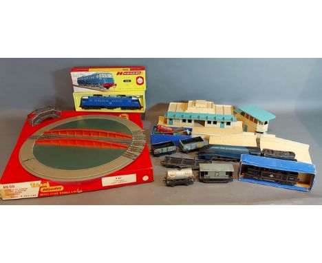A Hornby 00 guage locomotive number 2245 within box together with another locomotive Sir Nigel Gresley and a collection of mo