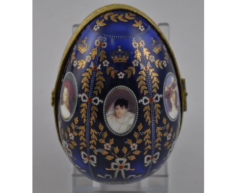 A ceramic egg, with giltmetal hinged fittings and decorated with elegant ladies, :L. 12cm.