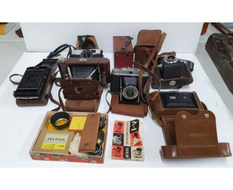 Collection of vintage 20thC cased cameras to include Kershaw &amp; Konica examples together with a small box of vintage camer