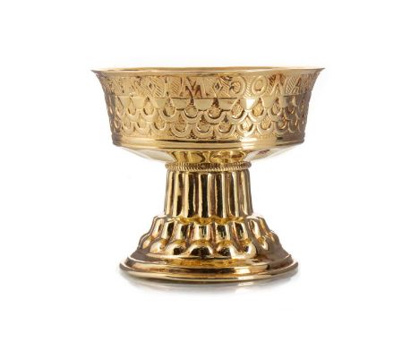 EDWARDIAN SILVER GILT REPLICA OF THE TUDOR (HOLMS) CUP GEORGE NATHAN & RIDLEY HAYES, CHESTER 1904 the tapered circular bowl w