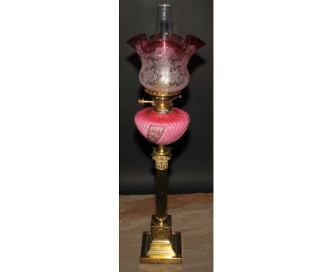 A Victorian brass and vaseline glass Corinthian column table oil lamp, adjustable burner, etched cranberry flash shade, stepp