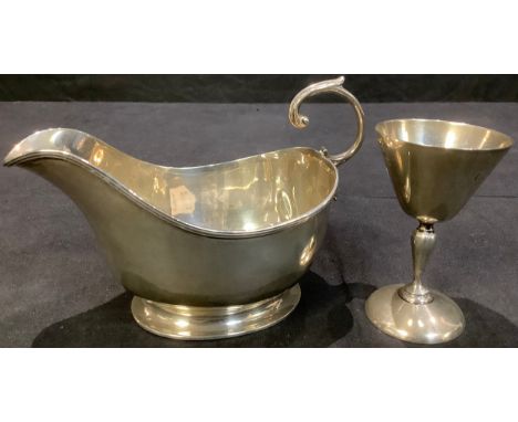 A silver toasting cup, London 1934; a silver sauce boat, Chester 1926; 145g 