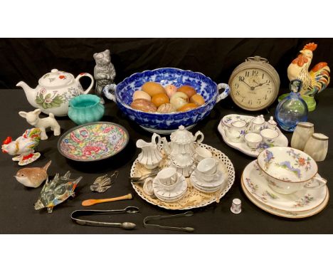 A Royal Worcester butterfly pattern teacup, saucer and tea plate; a Derby King Street thimble, S&amp;H mark in red; a metal b