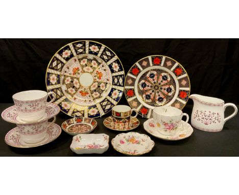 A Royal Crown Derby 1128 pattern plate, 21.5cm, second quality; a 1128 pattern coffee can and saucer, second quality; a 1128 