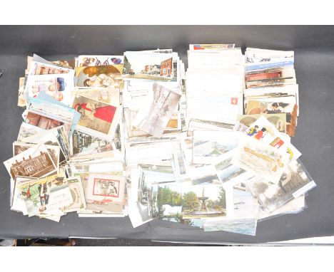 Postcards - a large collection of approx x700 (uncounted) postcards. All largely c1910-1960, including real photo early cards