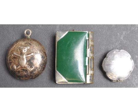 Collection of 20th century stamped .925 silver and white metal boxes. The collection include a snuff box with hinged lid and 