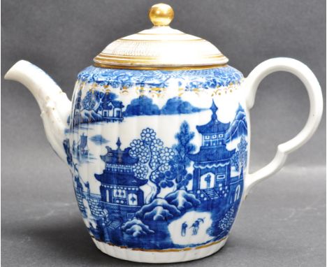 An 18th century Caughley teapot. The teapot decorated with Chinese oriental scenes with gild rim and gild decorated lid. S ma