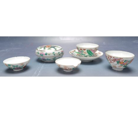 A collection of 18th century Chinese oriental ceramic porcelain ware to include two lidded price bowls, a plate and a lidded 