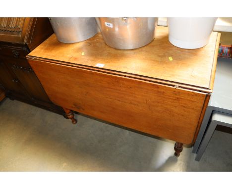 A 19th Century mahogany gate leg table 