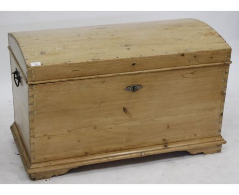 A LATE VICTORIAN DOME TOPPED PINE TRUNK, 90cm wide 