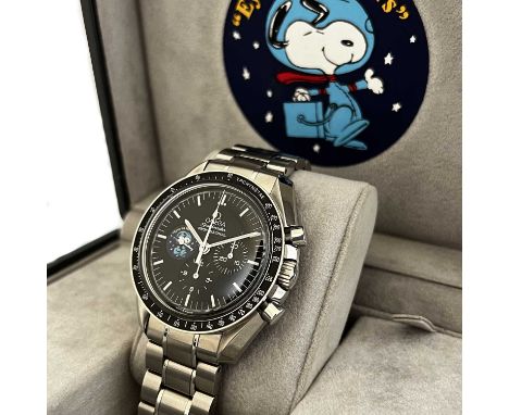 Omega - a gentleman's Speedmaster Professional "Eyes on the Stars" Snoopy Award Limited Edition Wristwatch 30mm black dial wi