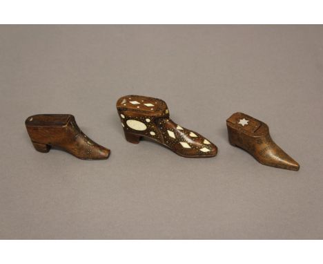 A 19TH CENTURY TREEN SHOE SNUFF BOX, inlaid with bone and brass pin decoration, with sliding cover, length 9cm; together with