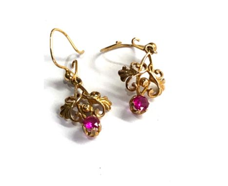 9ct gold synth ruby earrings weight 2.3g 