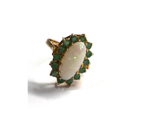 9ct gold opal &amp; emerald ring weight 3.5g 