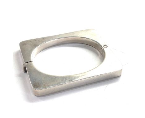 Modernist design silver hinged bangle weight 30g 