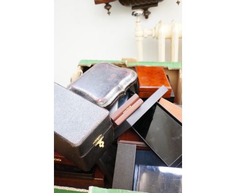 Collection of mainly jewellery boxes, some vintage 