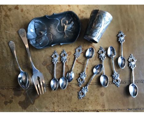 A Russian white metal inlaid drinking tot, together with an Orivit Art Nouveau pewter trinket dish, stamped 'Orivit', nine fa