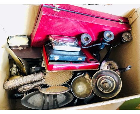 An Edwardian silver cigarette/cheroots case, circa 1907, made in Chester; similar silver purse; others silver plate (Q)