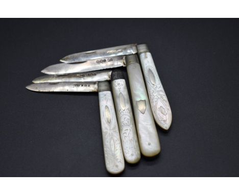 Four silver and mother-of-pearl folding fruit knives.&nbsp; 