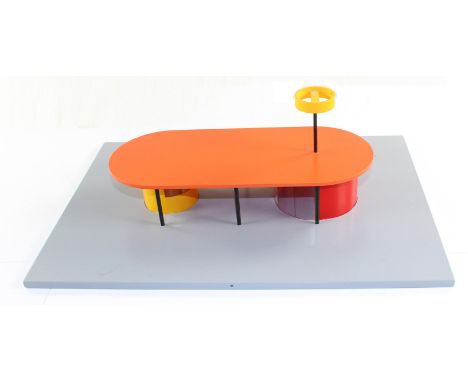Craig, Stephen: (Larne 1960) Underground Cinema. Holz, Kunstoff, Acrylglas, Lack. 2005. 15,2 x 29,9 x 41,2 cm. Innen handsign