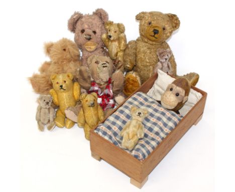 Teddybären.: Kleine Bärensammlung u.a Miniaturen von Steiff u. wohl Schuco sowie Sonneberg u.w. tls. Stark bespielt u. abgeli