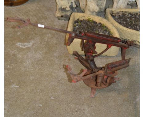 VINTAGE CLAY PIDGEON TRAP    