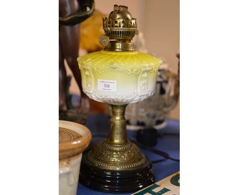 DOUBLE BURNER PARAFFIN LAMP WITH COLOURED GLASS RESERVOIR    
