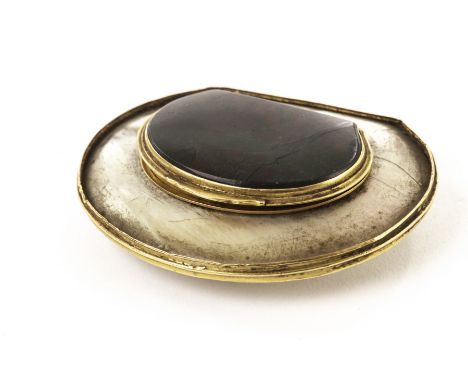 A fine Georgian mother of pearl and bloodstone snuff or pill box, having yellow metal rims and mounts, probably gold, with bl