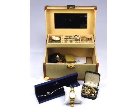 Jewellery box containing costume jewellery and silver items, including three silver ingot pendants, silver shell cameo brooch