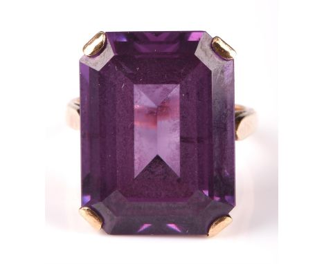 Vintage cocktail ring, set with a emerald cut synthetic colour change sapphire, estimated weight 26.57 carats, mounted in 9 c